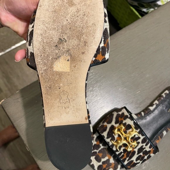 New looking snd condt pair of Tory Burch Slides - Picture 4 of 5